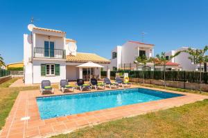 The swimming pool at or close to Villa Fuegosol