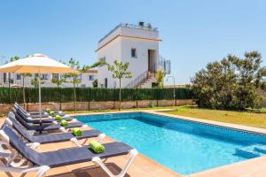 The swimming pool at or close to Villa Fuegosol