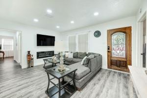 Μια τηλεόραση ή/και κέντρο ψυχαγωγίας στο Residencia en Houston 3 Habitaciones 2 Baños