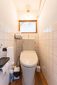 Koupelna v ubytování Renovated private traditional house near Nara Park Guesthouse奈良京終 + 26 fotografií