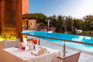The swimming pool at or close to Hotel Villa Margherita