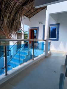 a swimming pool with blue water in a house at Cabaña Sol y Mar 2 in Coveñas