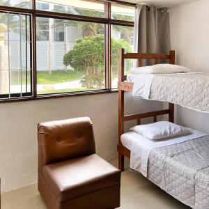 Direct Beach Access Apt & Speedy WiFi客房内的一张或多张床位