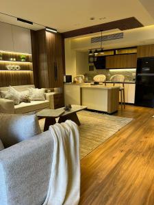 Η κουζίνα ή μικρή κουζίνα στο Nyoum New Cairo - Luxury Stay