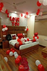 Postel nebo postele na pokoji v ubytování HOTEL SINGH CONTINETAL
