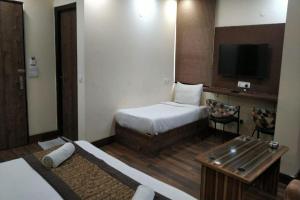 Postel nebo postele na pokoji v ubytování HOTEL SINGH CONTINETAL