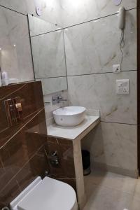 Koupelna v ubytování HOTEL SINGH CONTINETAL