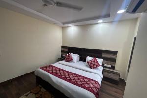 Postel nebo postele na pokoji v ubytování HOTEL SINGH CONTINETAL
