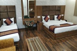 Postel nebo postele na pokoji v ubytování HOTEL SINGH CONTINETAL