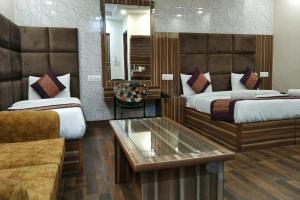 Postel nebo postele na pokoji v ubytování HOTEL SINGH CONTINETAL