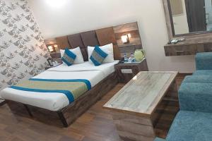 Postel nebo postele na pokoji v ubytování HOTEL SINGH CONTINETAL