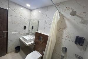 Koupelna v ubytování HOTEL SINGH CONTINETAL