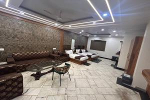 Posezení v ubytování HOTEL SINGH CONTINETAL + 37 fotografií