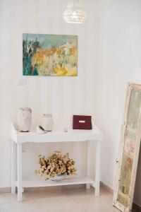 Foto de la galeria de Bright and Charming 1BR Apt w Sea Views Near Shore with Shelter by Sea N' Rent a Tel Aviv