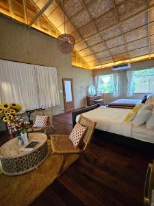 Postel nebo postele na pokoji v ubytování Kiri Vari Boutique Resort at Sapan
