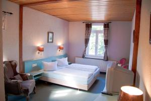 Säng eller sängar i ett rum på Gasthof Schloss Hubertus