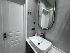 Ένα μπάνιο στο Modern Spaces Tashkent Tower 4 +26 φωτογραφίες