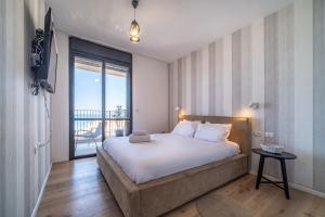 Postel nebo postele na pokoji v ubytování Bat Galim Full Sea View Balcony by Sea N' Rent