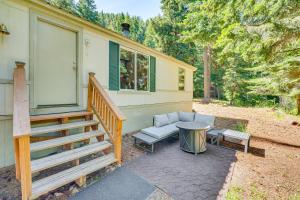 Κήπος έξω από το Cle Elum Cabin Spacious Yard with ATV Trail Access!