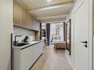 Η κουζίνα ή μικρή κουζίνα στο Loft Studio in Heart Old Town Riga