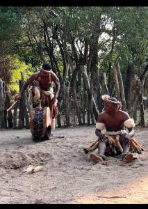 Επισκέπτες που μένουν στο Amathalente zulu village