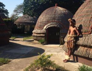 Επισκέπτες που μένουν στο Amathalente zulu village