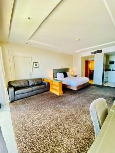 Posezení v ubytování Ocean View Studio Apartment Surfers Paradise - Free Parking