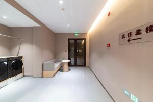 TV a/nebo společenská místnost v ubytování Guyuan Golden Garden Hotel