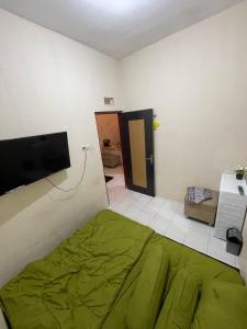 Ένα ή περισσότερα κρεβάτια σε δωμάτιο στο Tomo Homestay