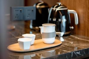 Tetera y cafetera en Vignette Collection Shanghai Snow World Hotel by IHG