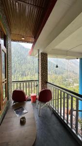 Un balcon sau o terasă la Maya guest house +83 fotografii