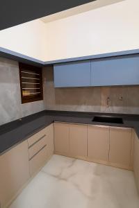 Kuchyň nebo kuchyňský kout v ubytování Sri Sai Bisagni Service Apartment