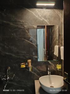 Koupelna v ubytování Sri Sai Bisagni Service Apartment