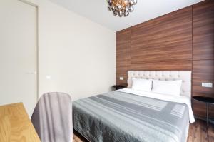 Posteľ alebo postele v izbe v ubytovaní Petrovdom Apartments 11-120 in RC Hoffman House, 34 Zolotoustivska Street