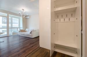 Posteľ alebo postele v izbe v ubytovaní Petrovdom Apartments 11-120 in RC Hoffman House, 34 Zolotoustivska Street