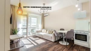 Kuchyňa alebo kuchynka v ubytovaní Petrovdom Apartments 11-120 in RC Hoffman House, 34 Zolotoustivska Street