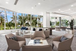 Istumisnurk majutusasutuses GALLERY One - A DoubleTree Suites by Hilton Hotel