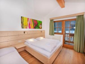 Un ou plusieurs lits dans un hébergement de l'établissement Apartment in Wald im Pinzgau with Swimming Pool and Views