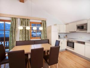 Cuisine ou kitchenette dans l'établissement Apartment in Wald im Pinzgau with Swimming Pool and Views