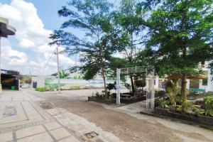 PaalmerahRedDoorz near Islamic Center Jambi的相册照片