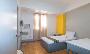 TV a/nebo společenská místnost v ubytování Hotel Madiaas by RedDoorz