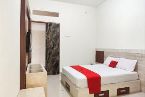 RedDoorz near Islamic Center Jambi客房内的一张或多张床位