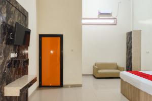 RedDoorz near Islamic Center Jambi客房内的一张或多张床位
