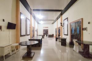 PaalmerahRedDoorz near Islamic Center Jambi的相册照片