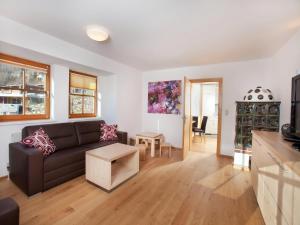 Coin salon dans l'établissement Apartment in Wald im Pinzgau with Swimming Pool and Views