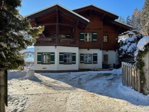 冬天的Luxurious apartment with sauna