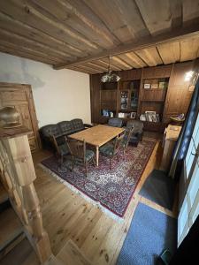 Posezení v ubytování Tihuse Horsefarm B&B