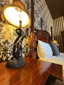 Кровать или кровати в номере kyrenia palace boutique hotel