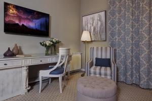 Μια τηλεόραση ή/και κέντρο ψυχαγωγίας στο Grand Hotel Bois De Boulogne