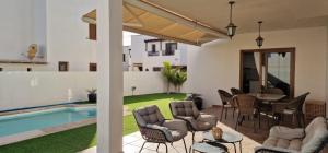 Hồ bơi trong/gần Villa Lava